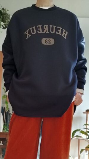 フロッキーロゴ幅広トレーナー