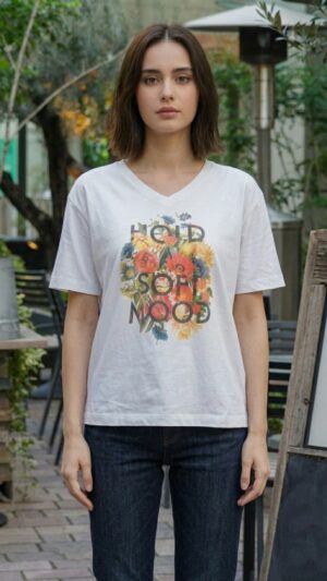 フラワープリントVネックTシャツ